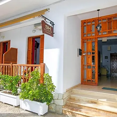 House 4*