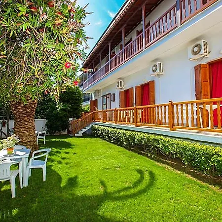 House Apartmanhotel 4*